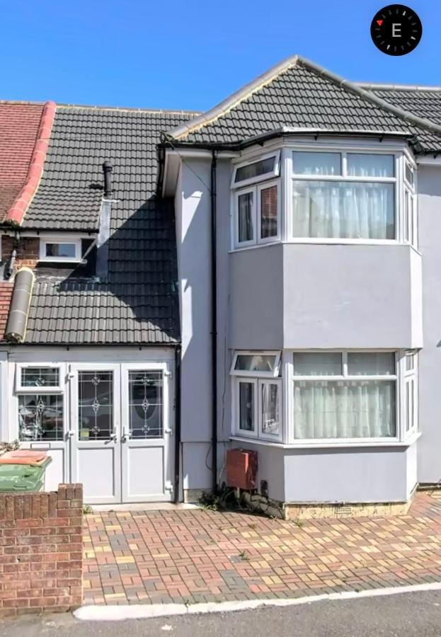 Hameway House- Stunning 4 Bedroom House With A Spacious Kitchen Londra