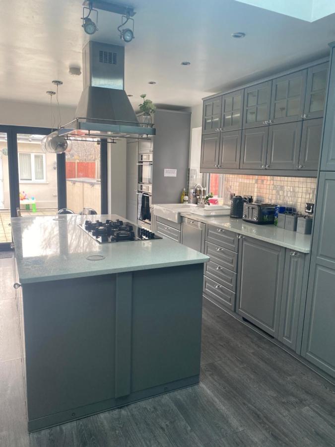 Hameway House- Stunning 4 Bedroom House With A Spacious Kitchen * Londra