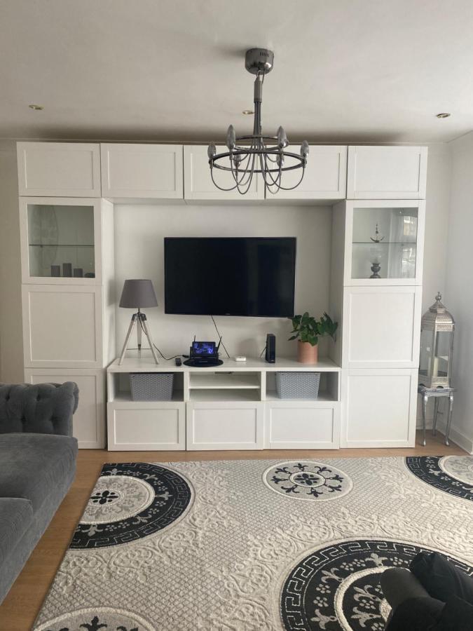 Hameway House- Stunning 4 Bedroom House With A Spacious Kitchen * Londra