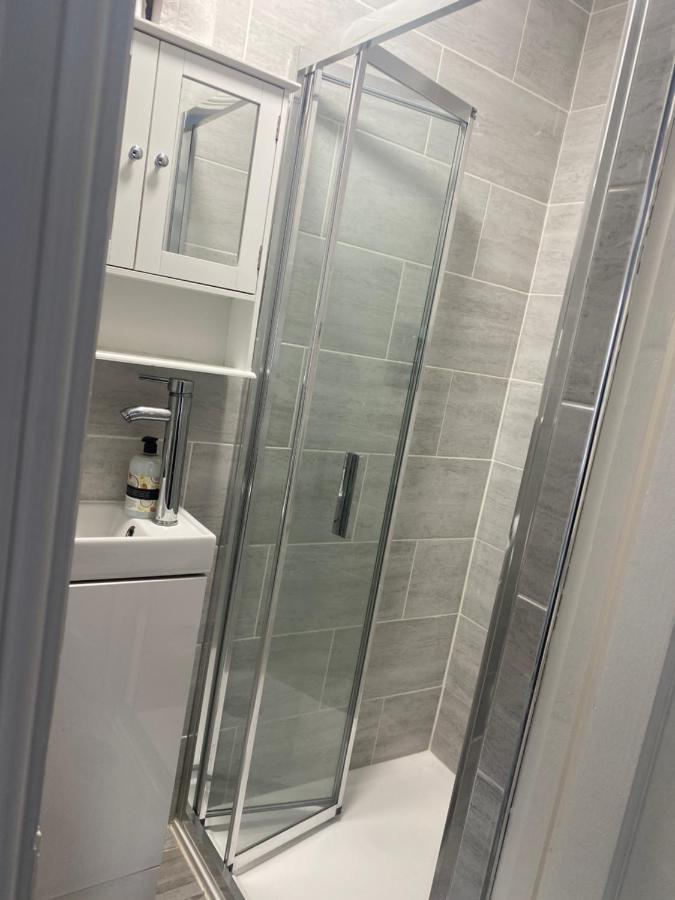 Hameway House- Stunning 4 Bedroom House With A Spacious Kitchen * Londra